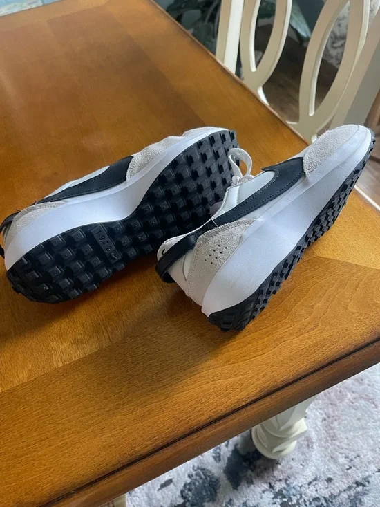 Nike White & Black Retro Runner Sneakers - Picture 3 of 4